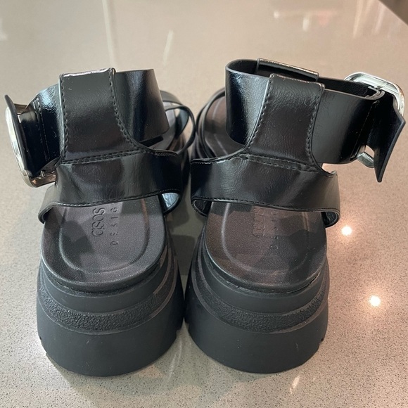 ASOS DESIGN Factor buckle hardware fisherman platform sandals in black size 9 - Picture 6 of 12